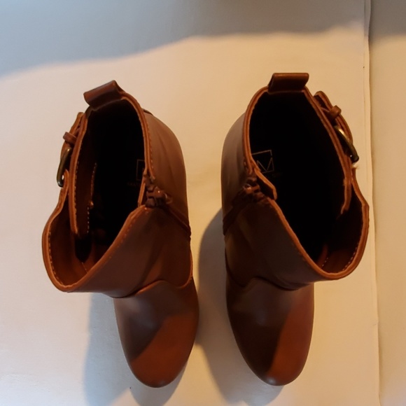 Boots - Picture 4 of 4